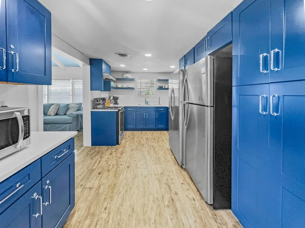 Cole Bin 3 Bedroom Home by RedAwning