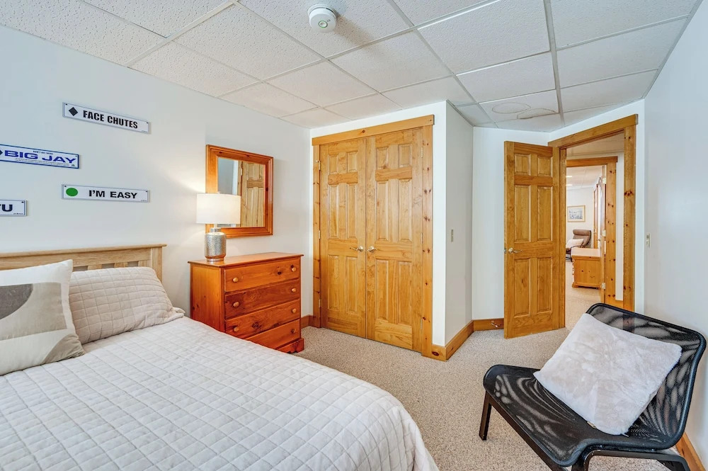 Ski-in Resort Family Condo w/ Deck at Jay Peak!