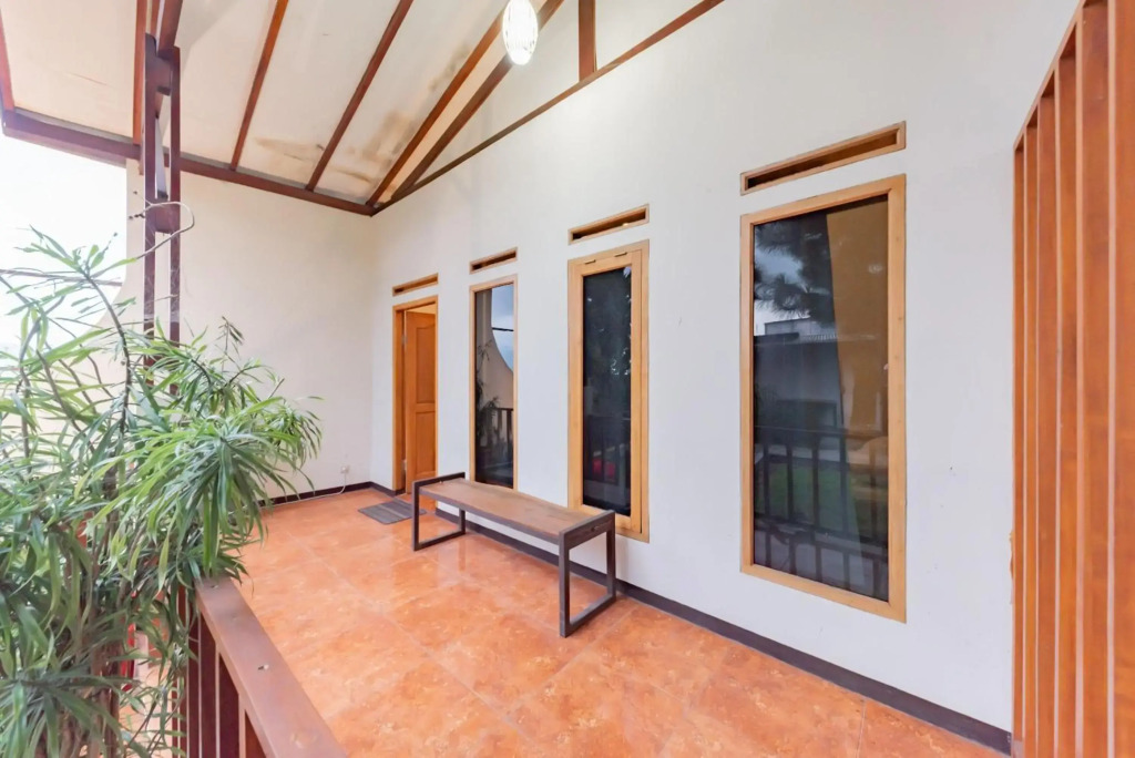 OYO 677 Rianes Family Guest House