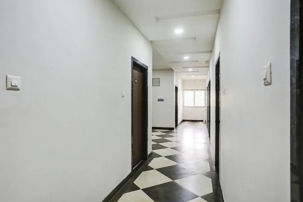 FabHotel Johar Inn
