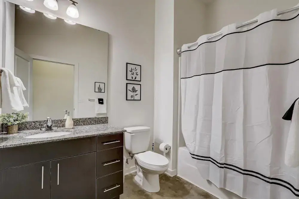 FRONTDESK RM - West Apts, River Market Dist, Kansas City