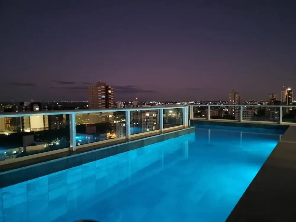 Aptos 1 ou 2 quartos no Centro com Piscina e Academia