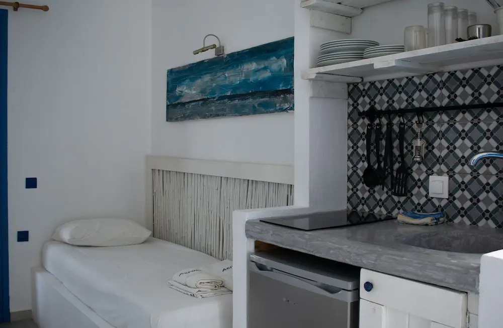 Aeraki Studios & Apartments