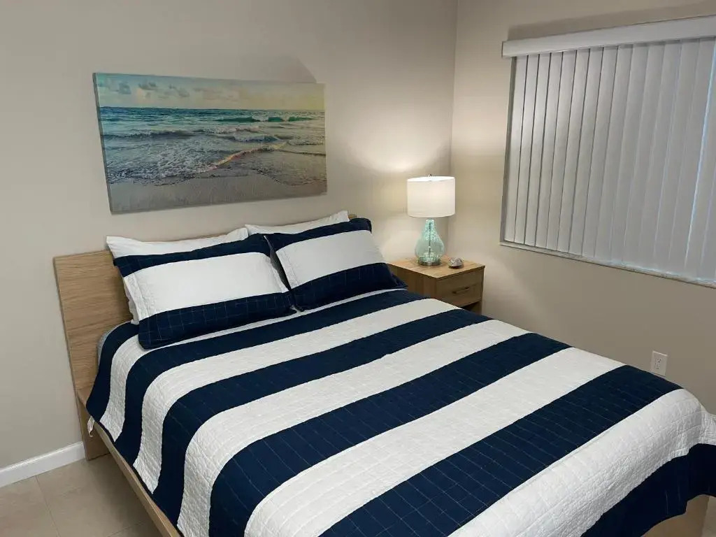 Studio right on the beach at Lauderdale By The Sea