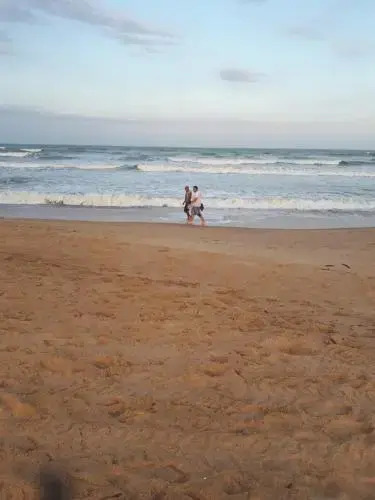Casa em Unamar,Cabo Frio,à 200m da praia,em condomínio com segurança 24 hs