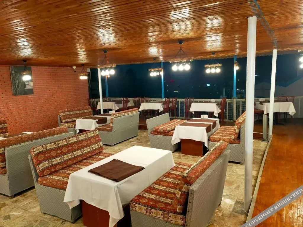 Mustafa Hotel Restaurant