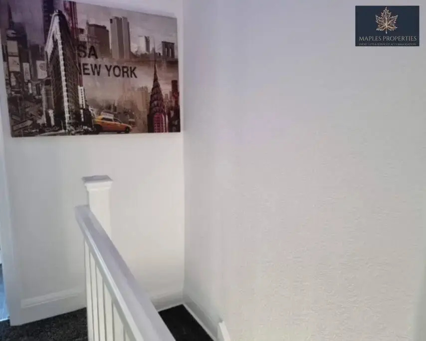 3 Bedroom House, with Free WiFi - Maples Properties Short Lets & Serviced Accommodation Hull