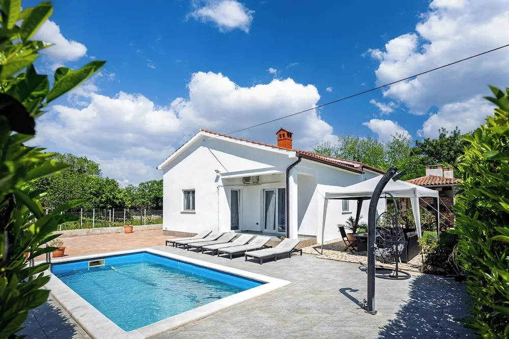 Pool House Kristina