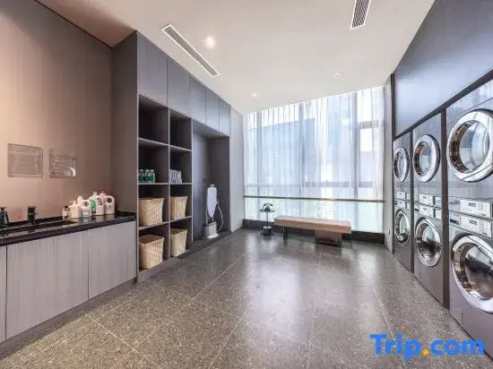 Tai Zhou Hai Ling Ying Chun Dong Lu Atour Hotel