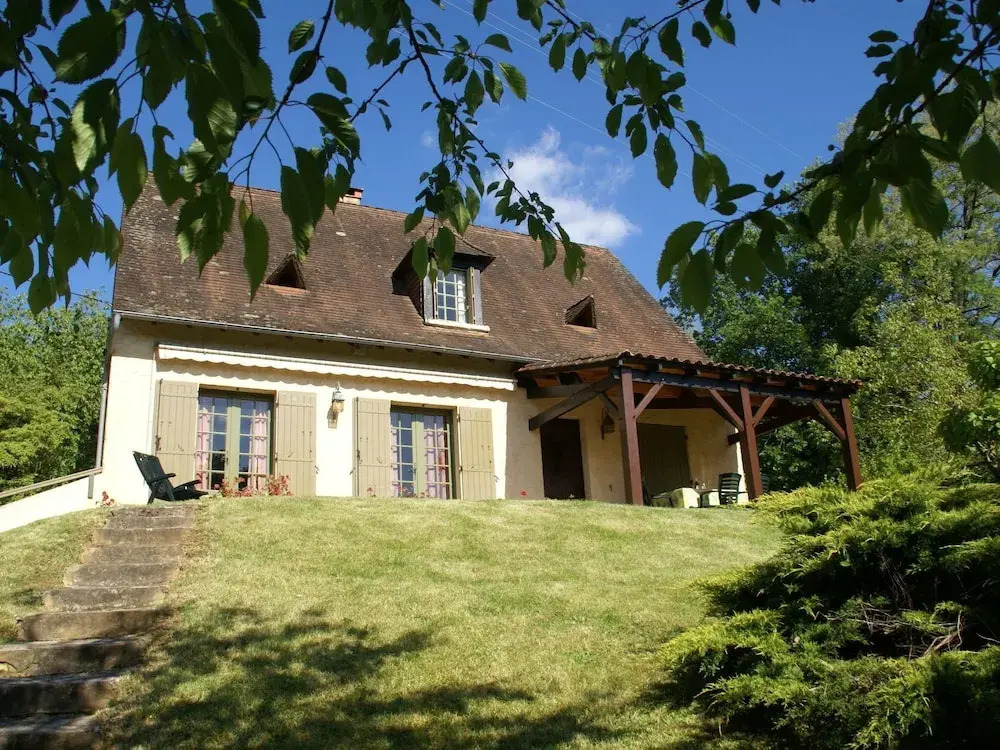 Holiday Home With Private Swimming Pool and View of the Hills, in Trémolat