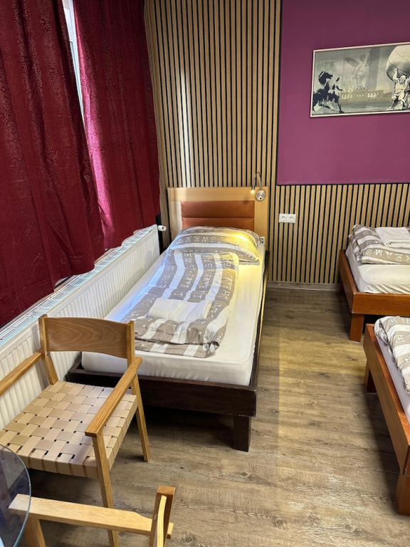 Cesars Motel
