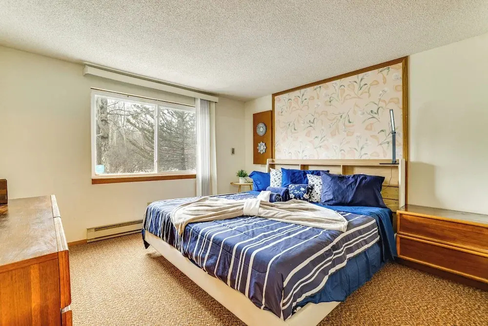 Ski, Swim & Hike! Family Home in Tobyhanna