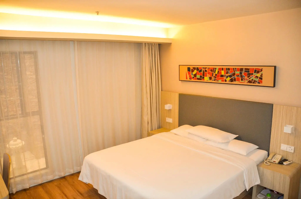 Hanting Hotel Chongqin Chenjiaping Metro Station