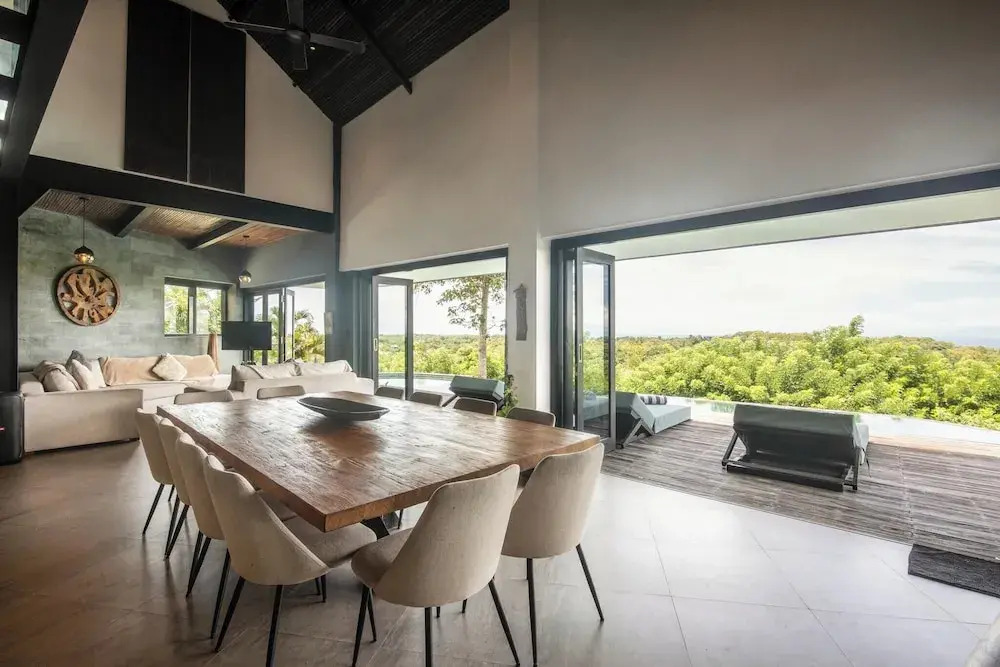 Elegant 6BR Clifftop Villa Near Bingin