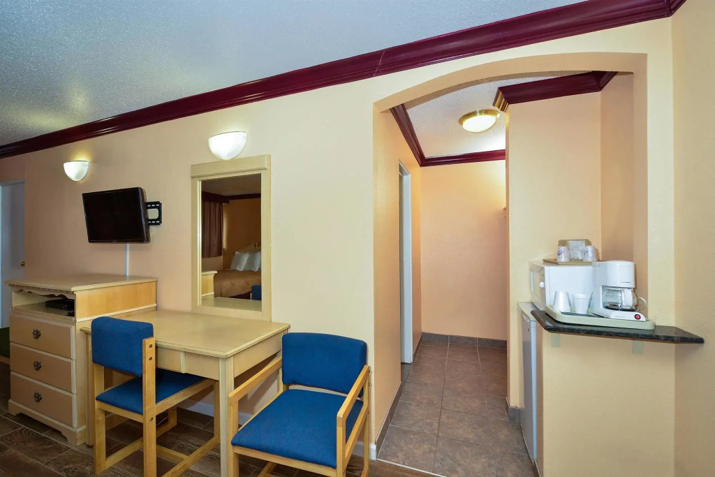 Americas Deluxe Inn- Marysville