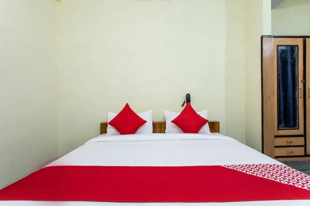 Oyo 24844 Hotel Samrat