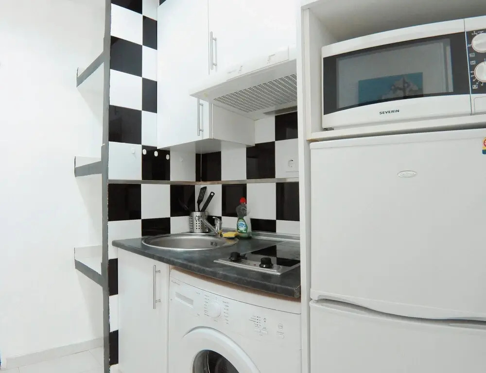Estudio en bajos y patio int 4m2 en Puerta del Angel AZBB2