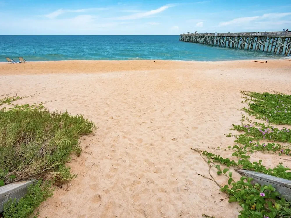 Canalfront Dream Pool, Dock & 3 Blocks To Beach! 5 Bedroom Home