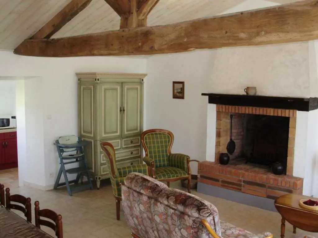 Charmant Gîte Rénové avec Jardin Privé, Cheminée et WiFi à Vairé, Vendée - FR-1-426-411