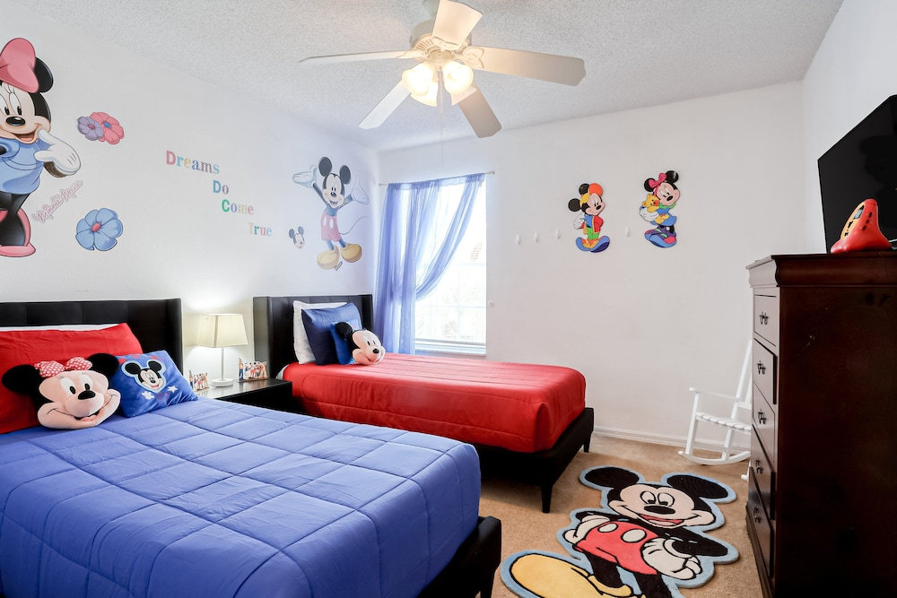 Enchanting Dog-friendly Home With Pool, Lanai, Central AC, & Washer/dryer