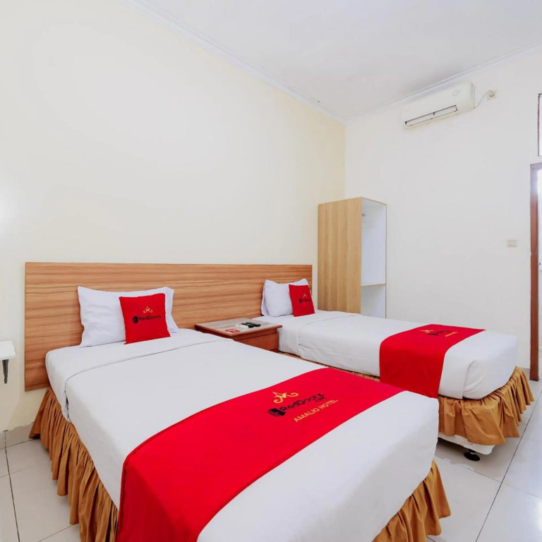 RedDoorz Plus at Amalio Hotel Surapati