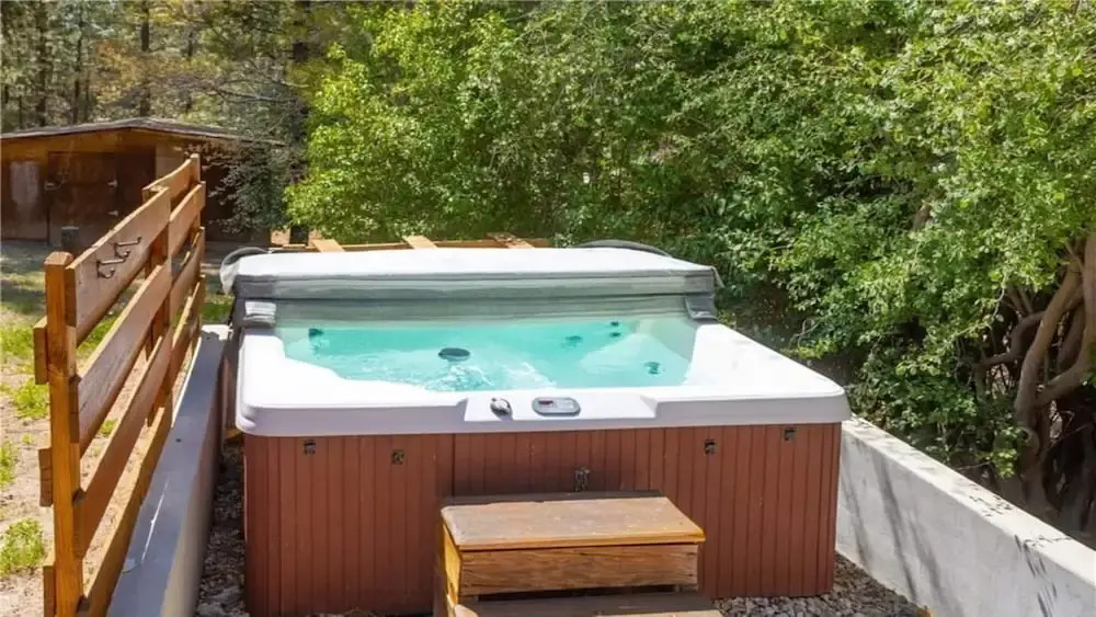 Hot Tub, Near Village/Lake - Kelly`s Kottage