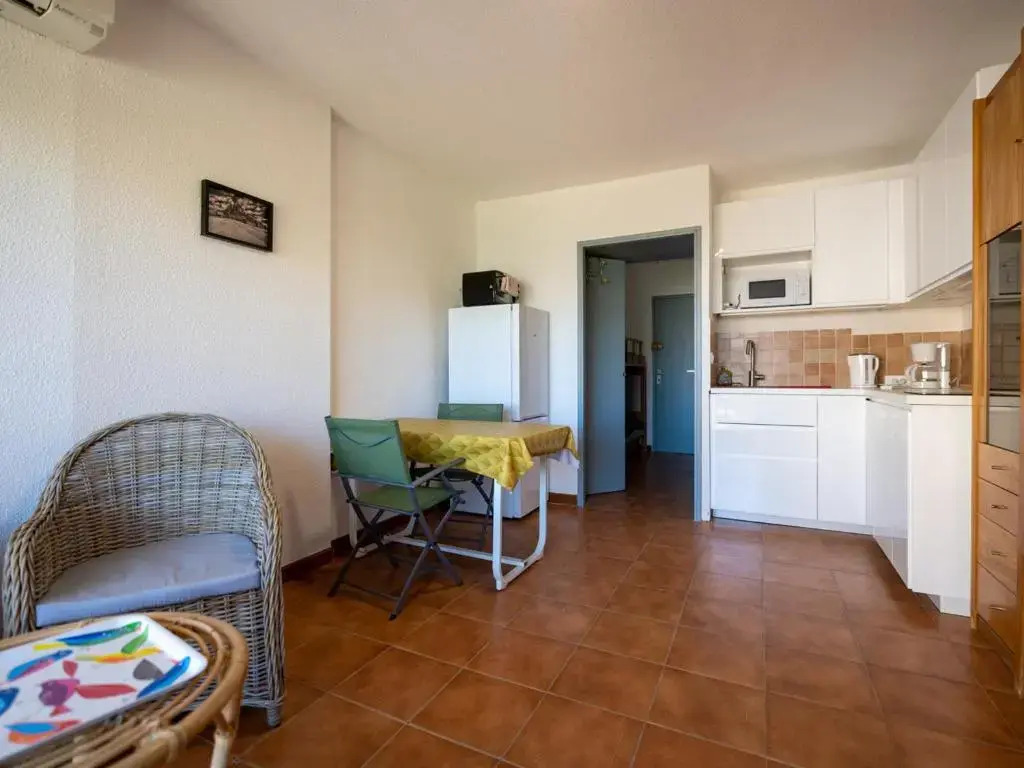 Appartement Le Lavandou, 1 pièce, 4 personnes - FR-1-677-1