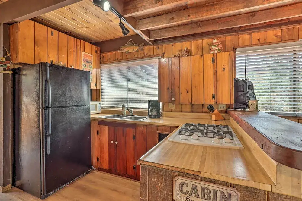 Quiet Big Bear City Cabin w/ Loft: 5 Mi to Village