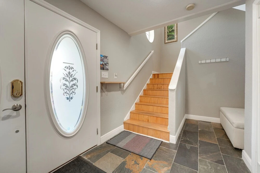 Coastal 'sea Side' Townhome - Walk to Beach!