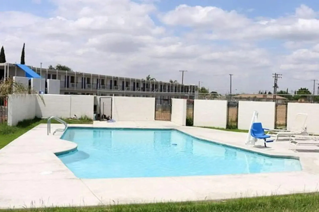 Motel 6-Delano, CA