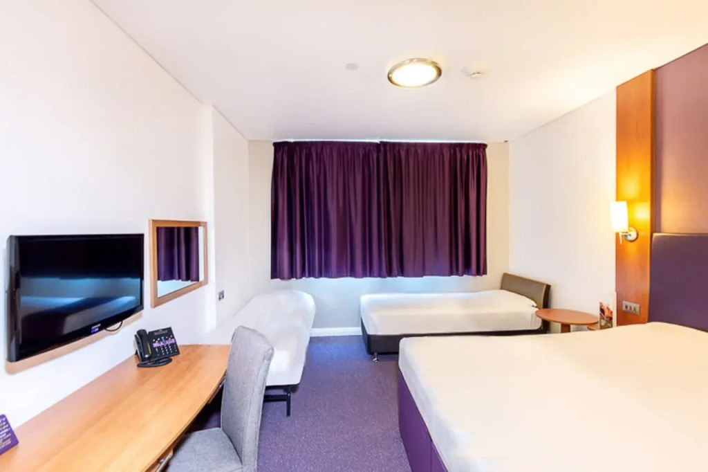 Отель Premier Inn Abu Dhabi Airport  Hotel