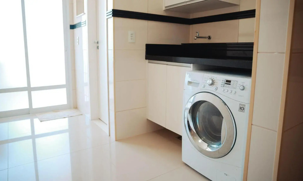 Apartamento em Ubatuba Alto Padrão com 3 suítes, salas 3 ambientes todos com ar e Wi-Fi!