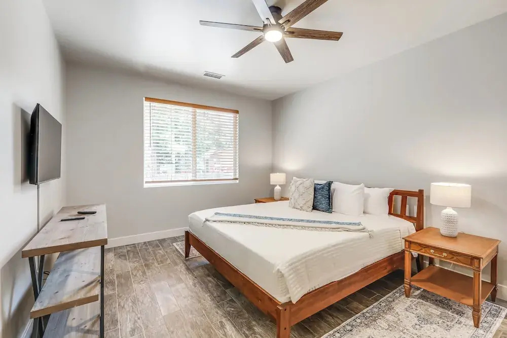 Walk to Flagstaff Urban Trails System: Cozy Home
