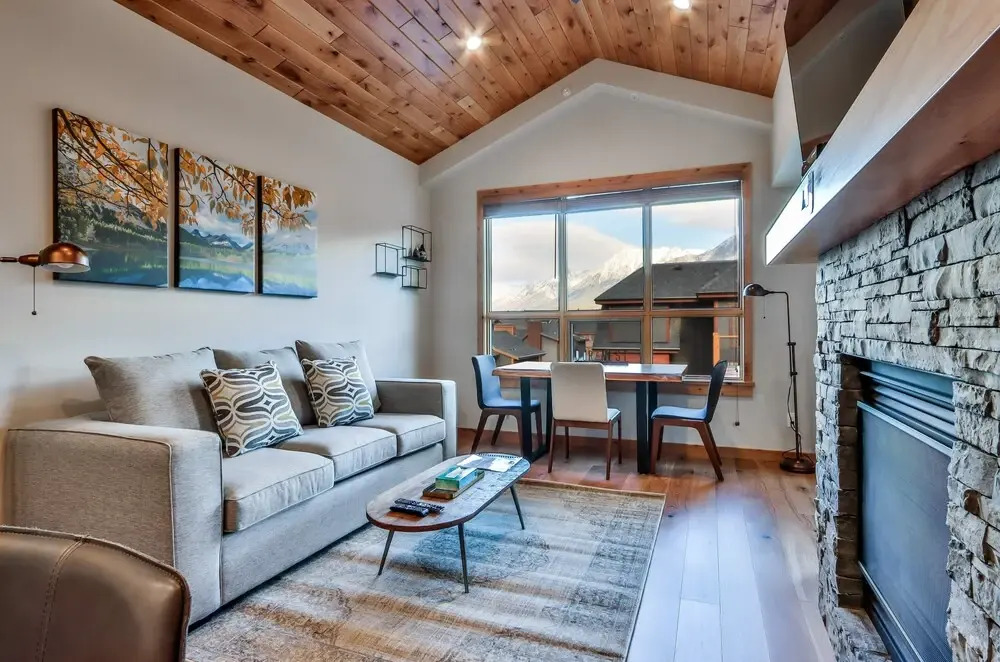 White Spruce Lodge by Spring Creek Vacations