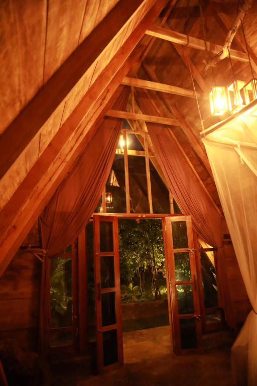 Cinnamon Paradise Flower Room
