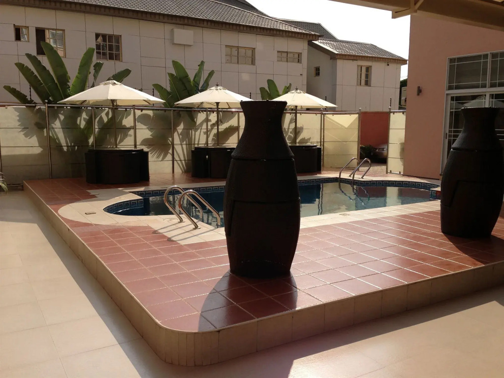 GrandBee Suites