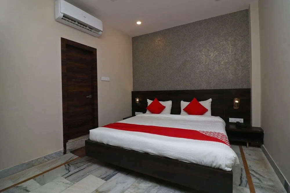 Krishna Plaza by OYO Rooms