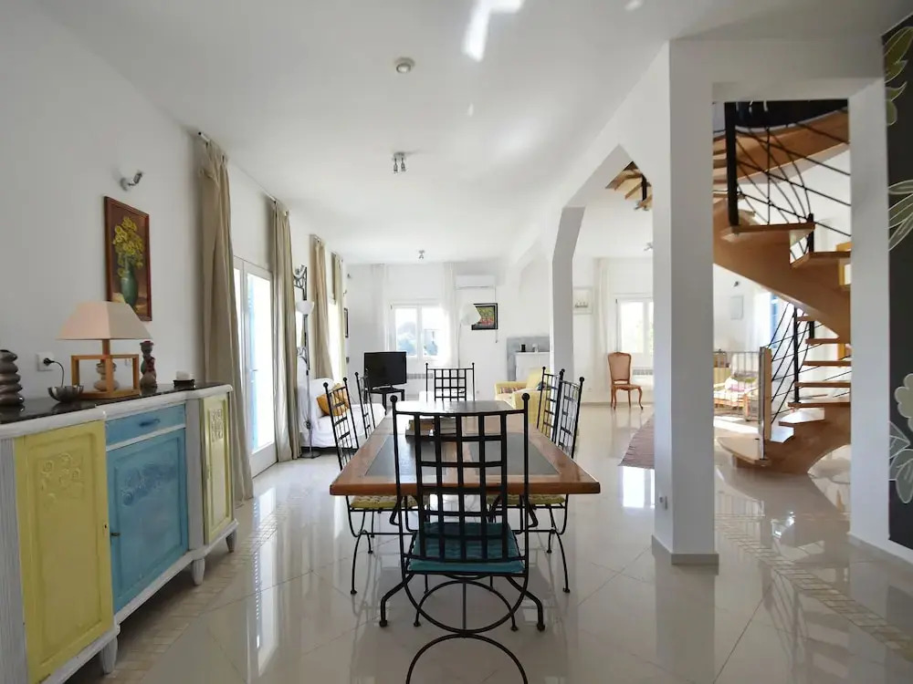 Beautiful Villa With Private Swimming Pool in Beaufort