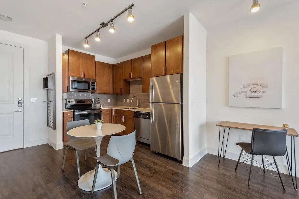 Landing Apartments near Baylor-Meadows