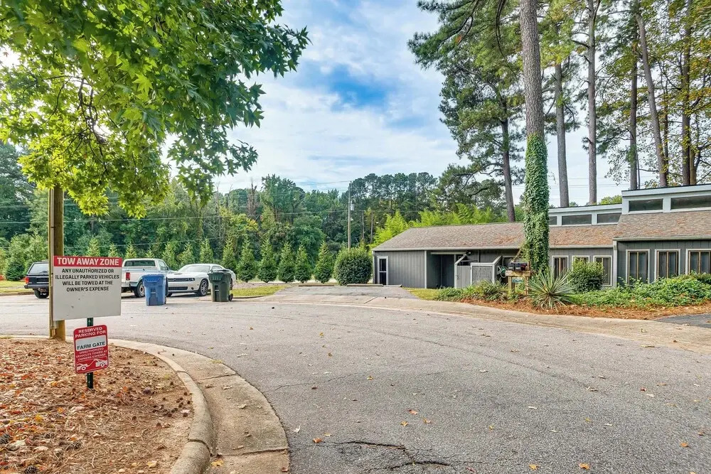 Pet-friendly Raleigh Townhome Near Medical Centers