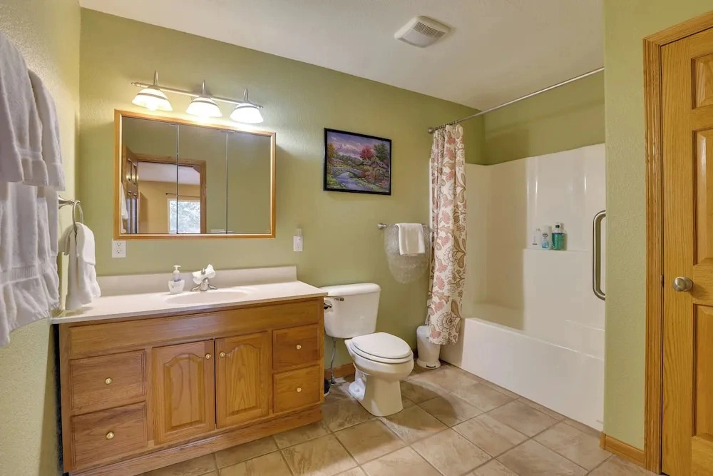 Near Ski Slopes & ATV Trails: Large Lead Getaway