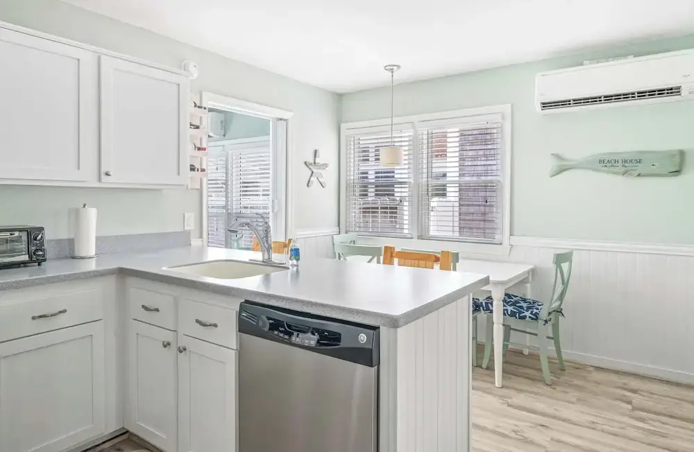 Coastal Condo Close to Beach & Entertainment