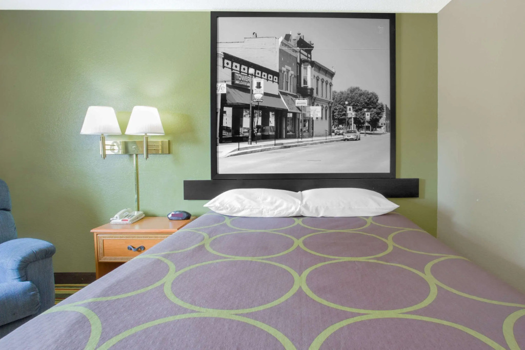 Super 8 by Wyndham Champaign