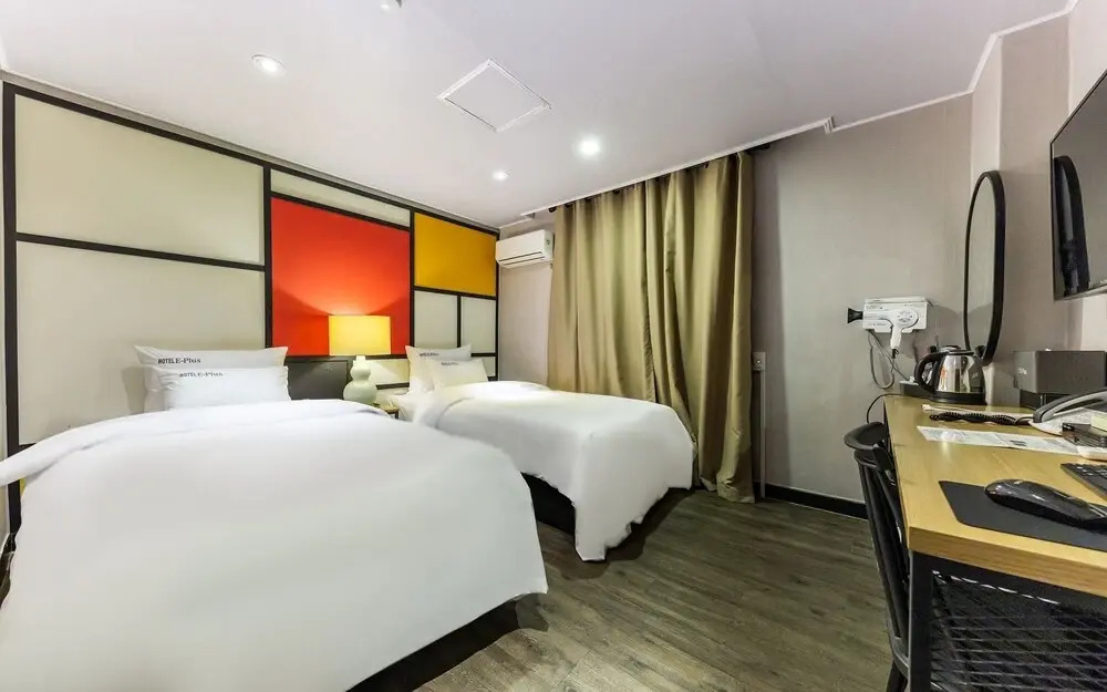 E Plus Hotel