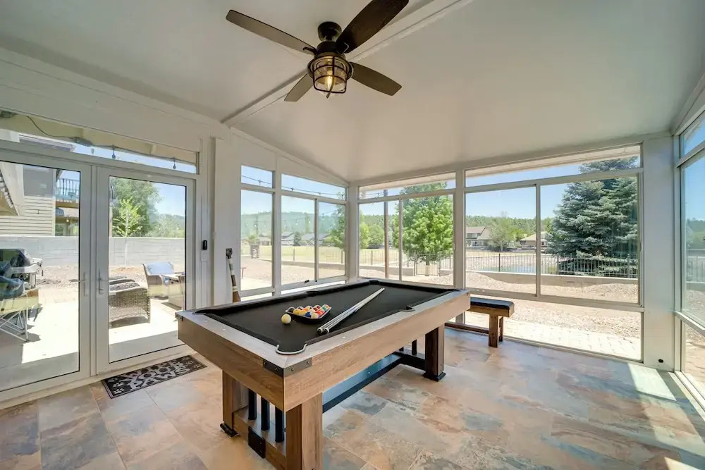 12 Mi to Flagstaff: Pet-friendly Home w/ Sunroom!
