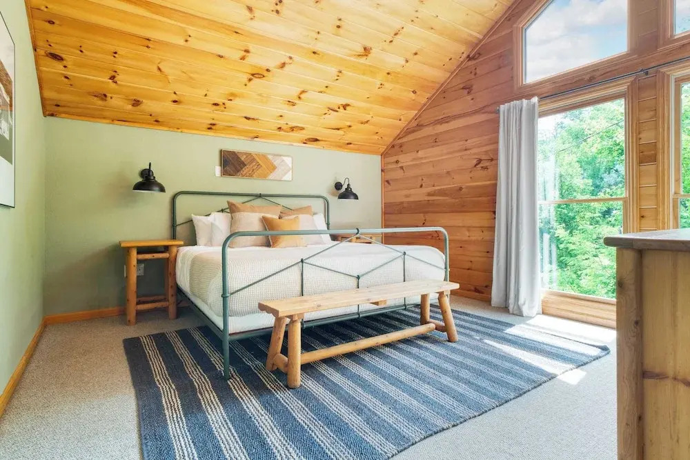 Hottub, Sauna, Pool Table, Views Mins to Downtown Gatlingburg Hollow's Haven