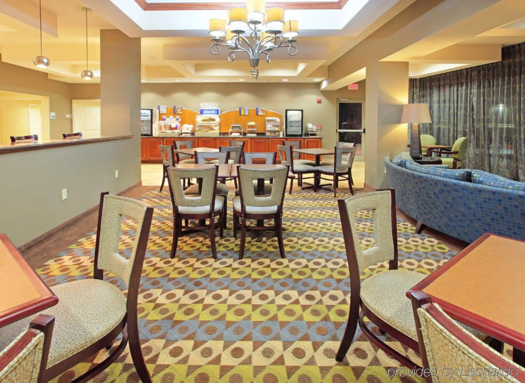 Holiday Inn Express & Suites Searcy by IHG