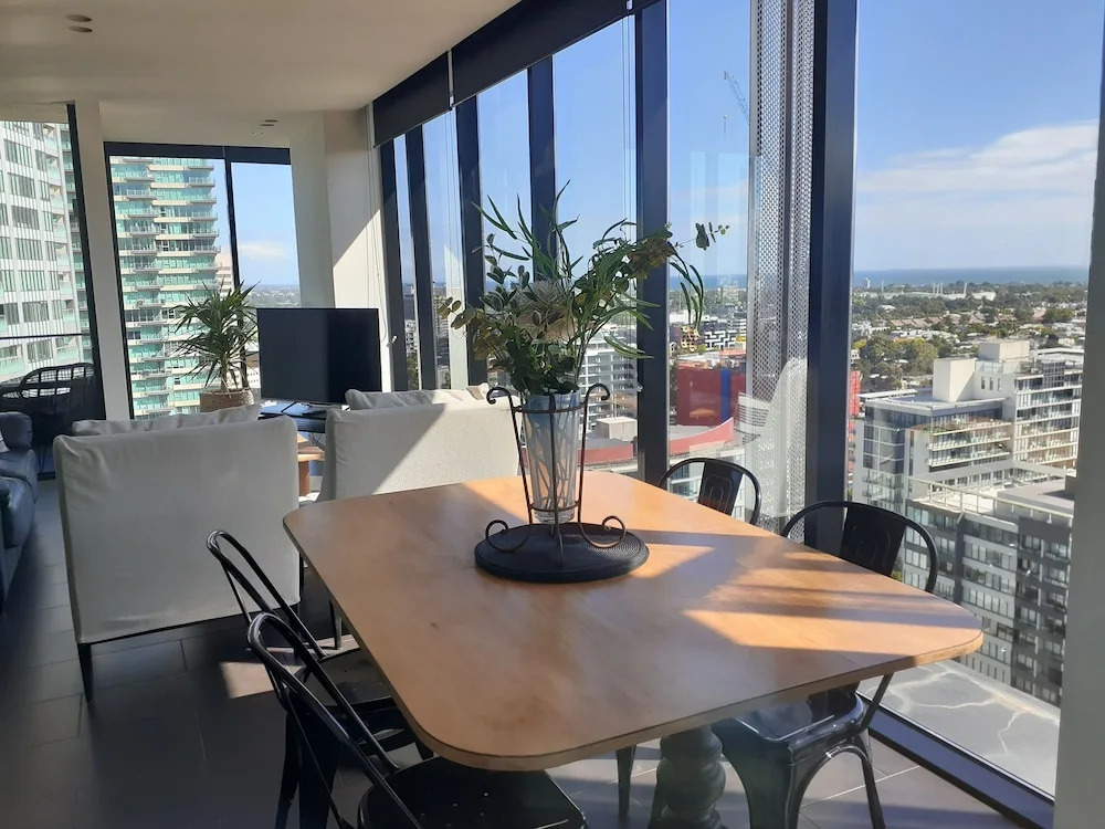 Top Floor Stunning Views