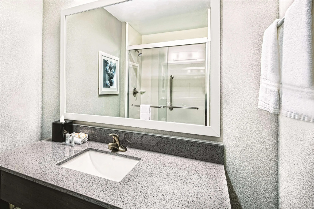 La Quinta by Wyndham Victoria - South