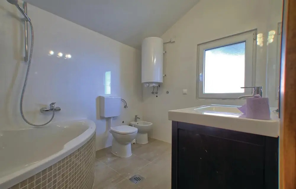 Stunning Home in Prizba With Wifi and 6 Bedrooms